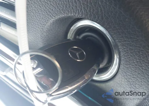 2015 Mercedes-Benz E 350 4Matic z USA, uszkodzony, nr VIN WDDHF8JB7FB090895